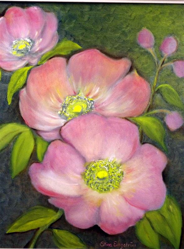 Målning föreställande tre rosa blommor.