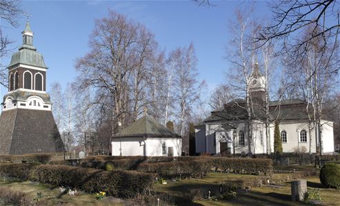 Klockstapeln och Ulrikas kyrka. 