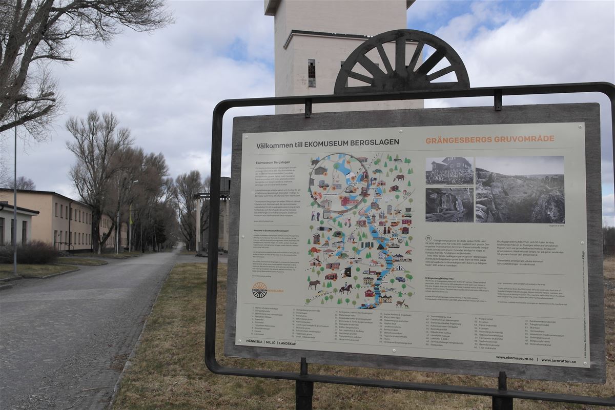 Anslagstavla med en karta över besöksmålen som ingår i ekomuseum berslagen.