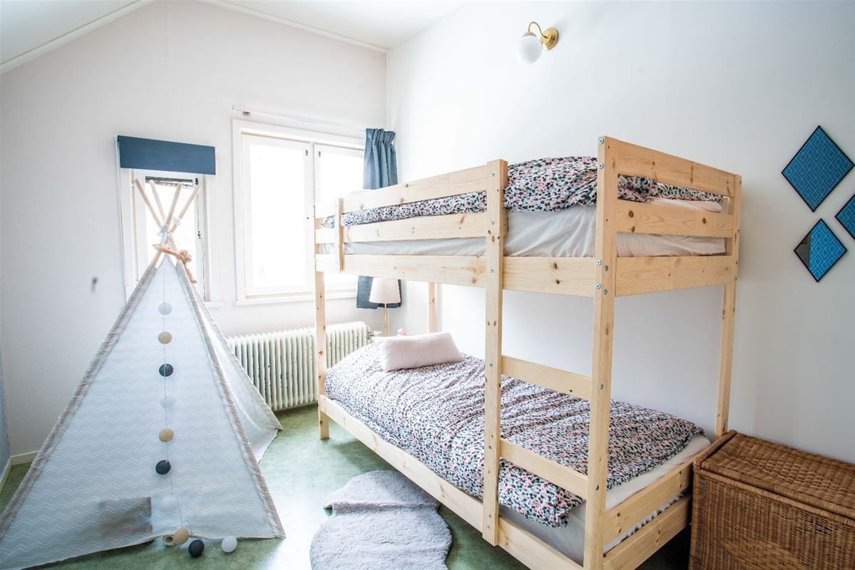 Bedroom with a bunk bed.