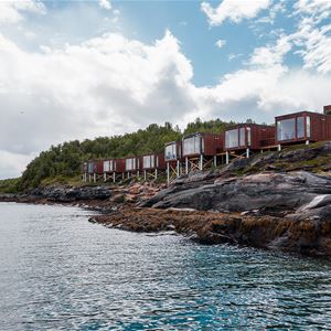  © Lyngen Resort, view of many cabins on the water's edge