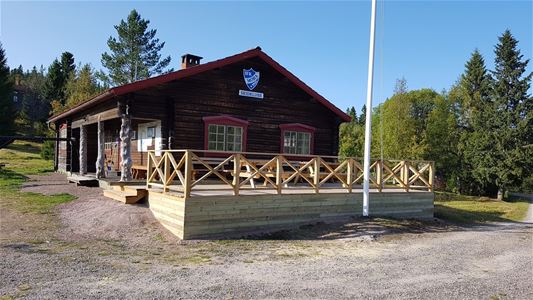 The large cottage with terrace.