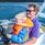  © Dyrøy Holiday, Mann og barn kjører båt