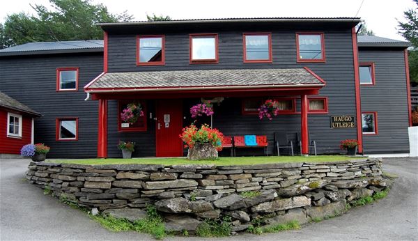 Haugo - house & cabins for rent 