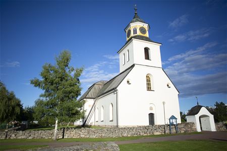 Sollerö church seen from the front.