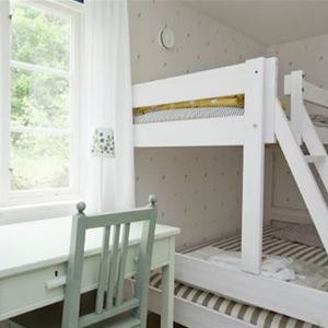 Bed room with bunk bed
