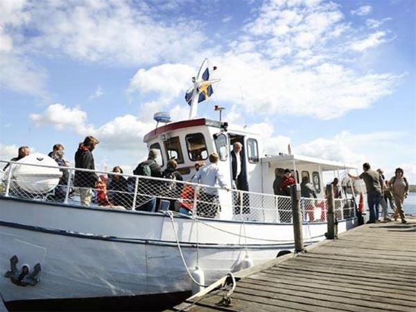 Båten går mellan Tjärö och Järnavik 
