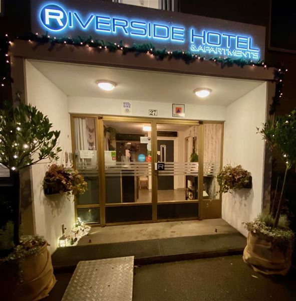 Riverside Hotel 
