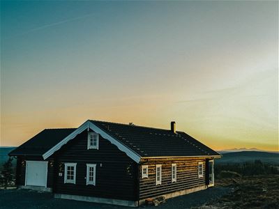Exterior of an cottage in sunset.