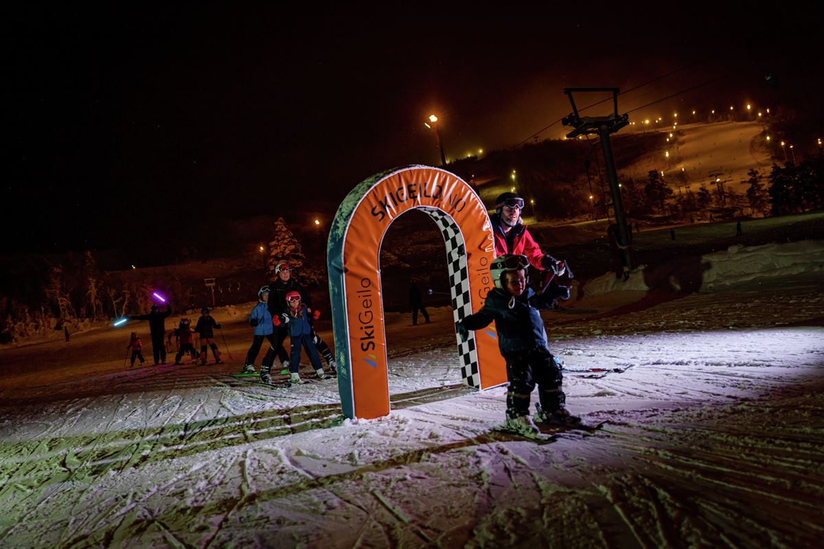 Barnedisko & Taco image 1