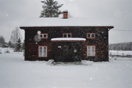 Vikens gård exterior in snowy weather. 
