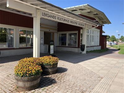 Entré till Leksands Kulturhus.