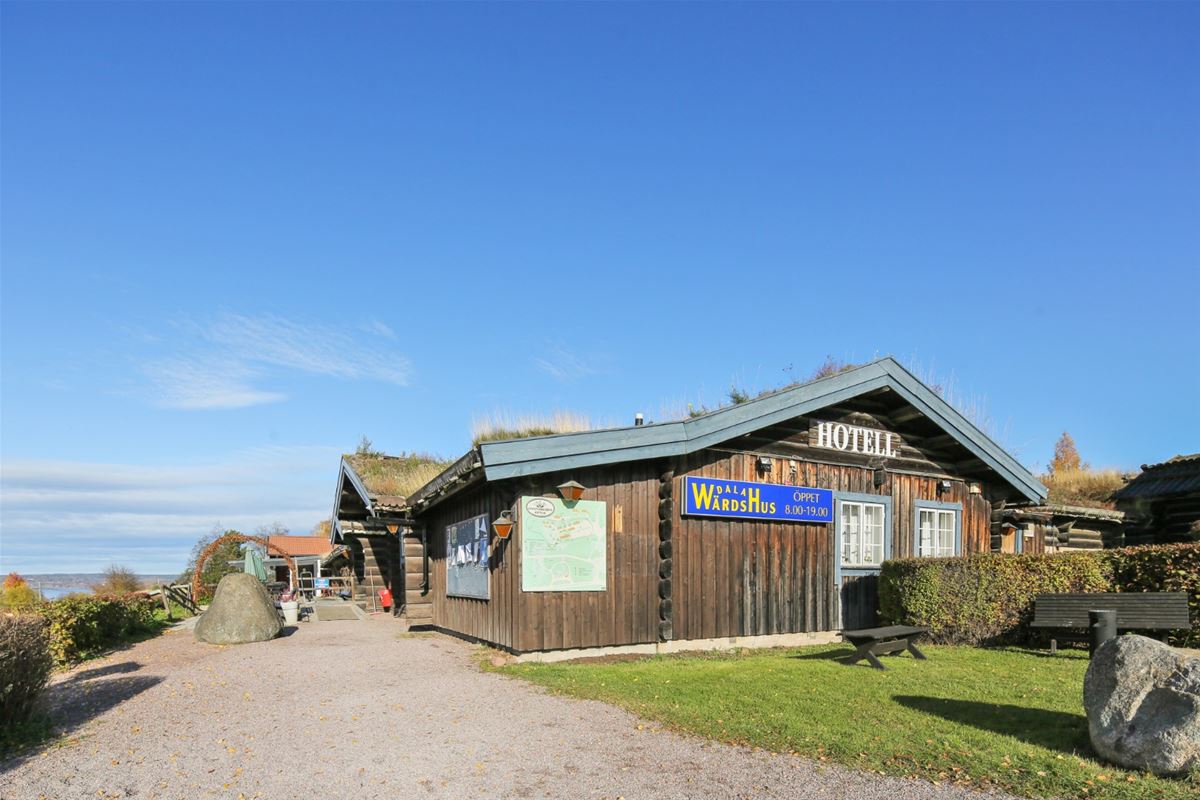 Grey timbered reception-house with grass on the roof.