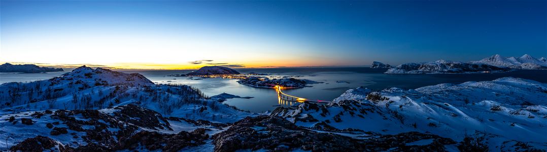 Panorama bilde av Sommarøy på kveldstid om vinteren