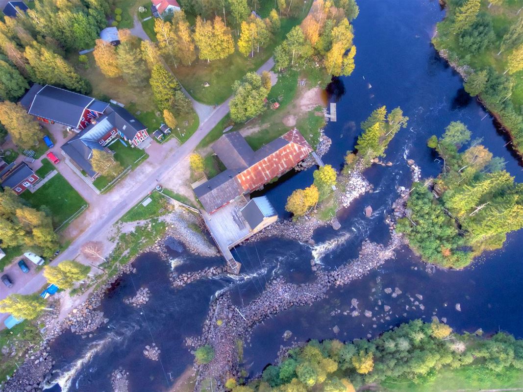 Image from above of the rapids and house.