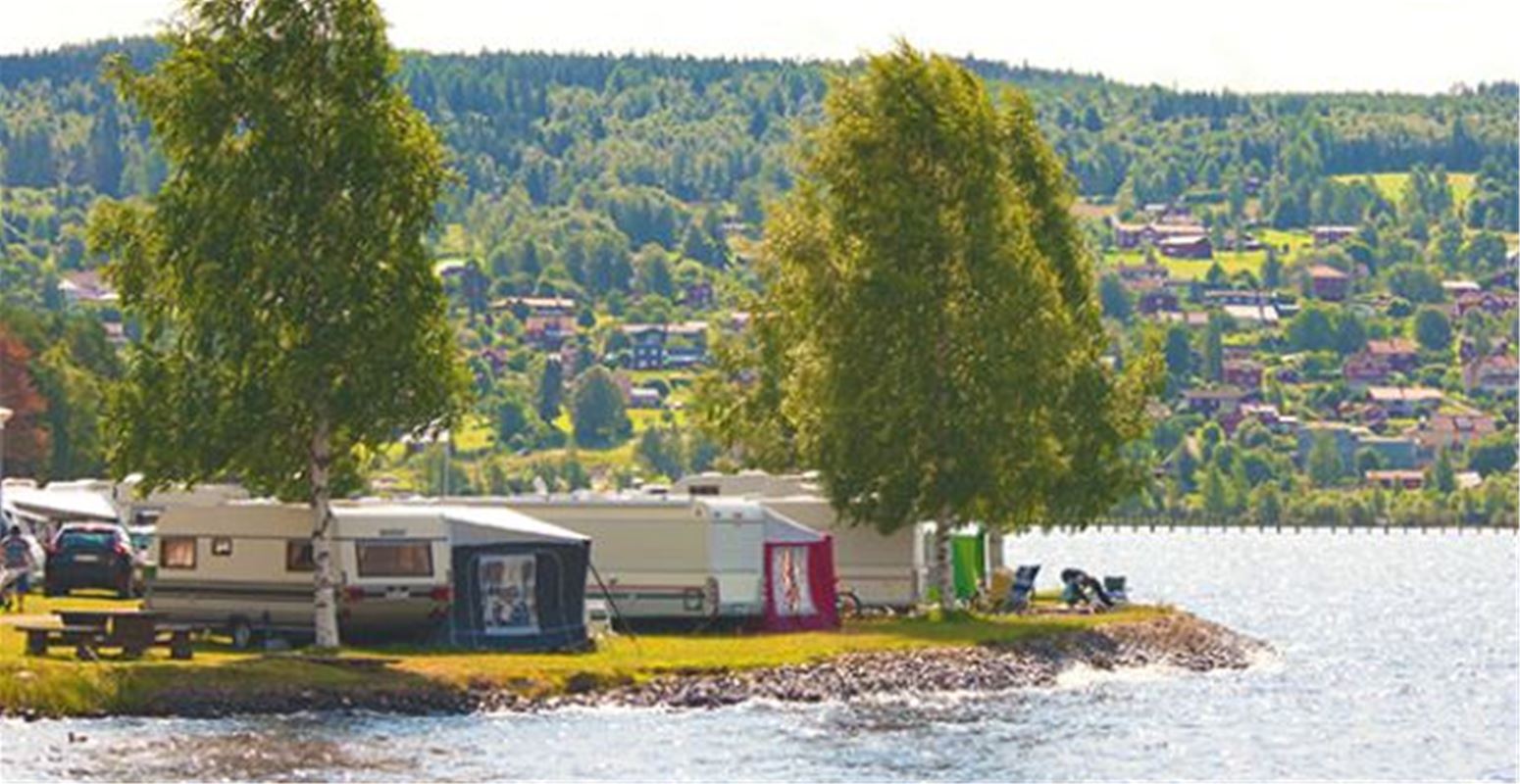Husvagnar uppställda på Siljansbadets Camping i Rättvik.