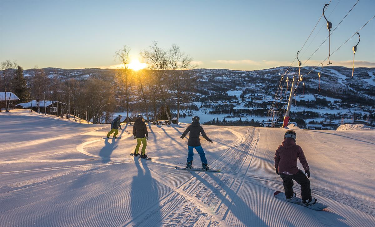 Geilo Ski school - Snowboard Group School 4 days  image 1