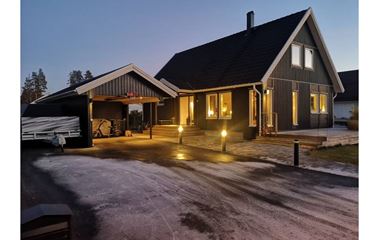 umeå - Fristående villa med 4 parkeringsplatser och spabad - 8799