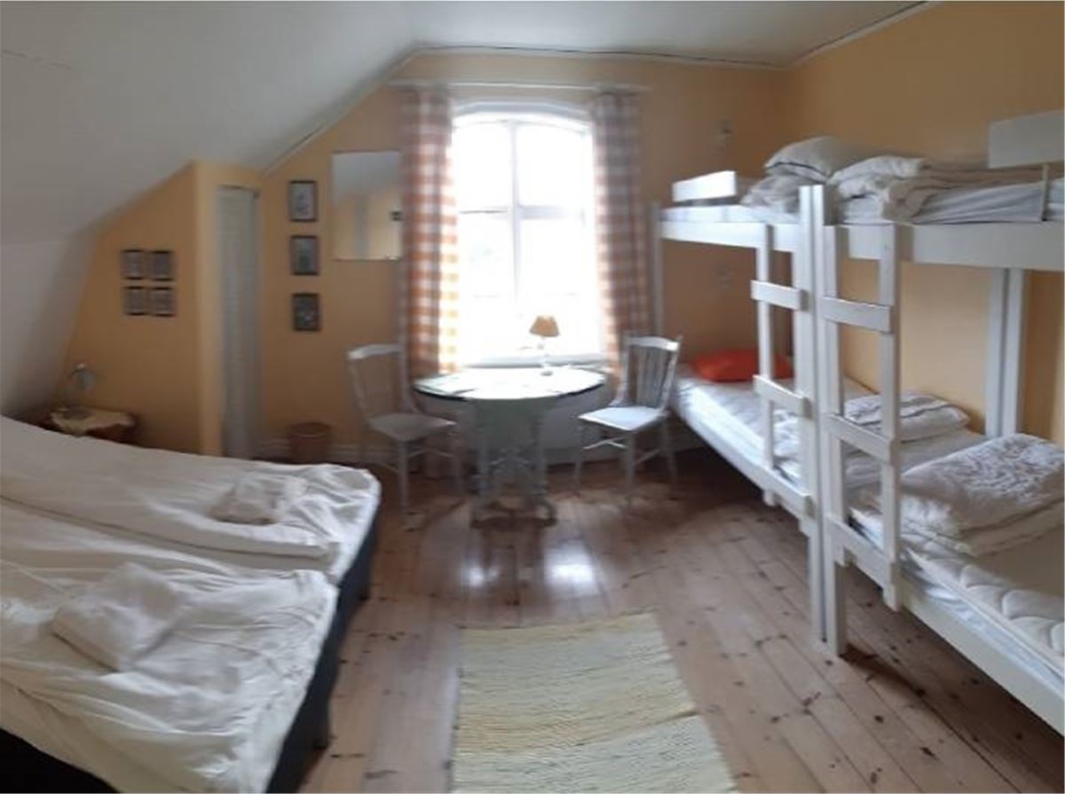 6-bed room pets allowed image 1