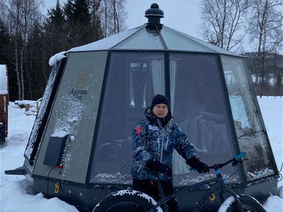 Aurora Hut Overnight with Daytime Snowmobile Adventure