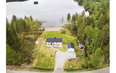 Södervik - Stuga 80 kvm 30m från sjö, gäststuga 28 kvm, fristående vedeldad bastu 5m sjö. - 9941