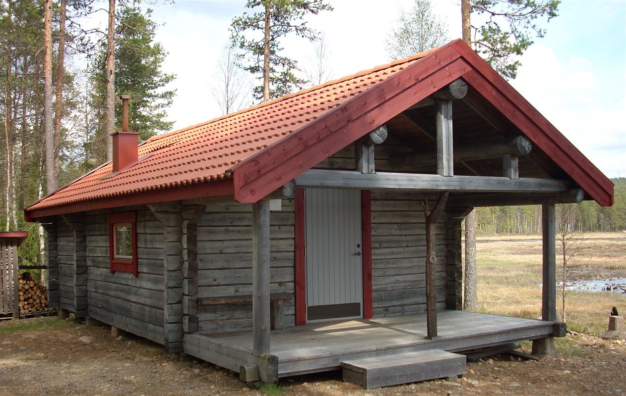 Log house.