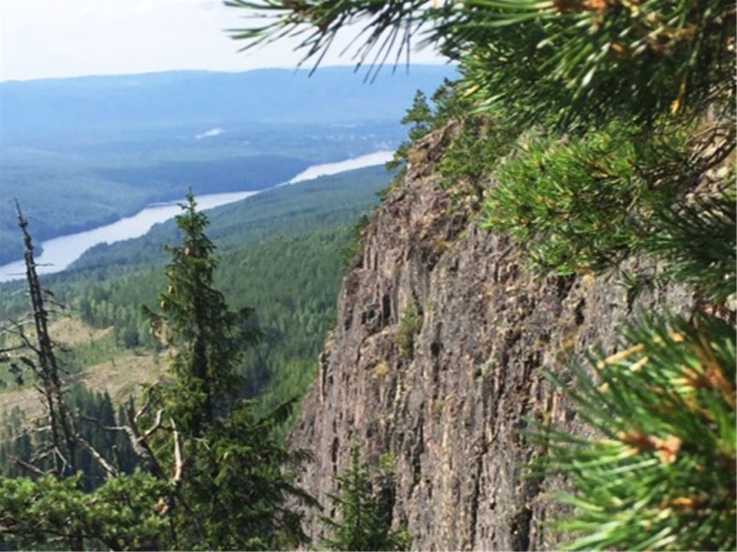 A mountain over the valley.