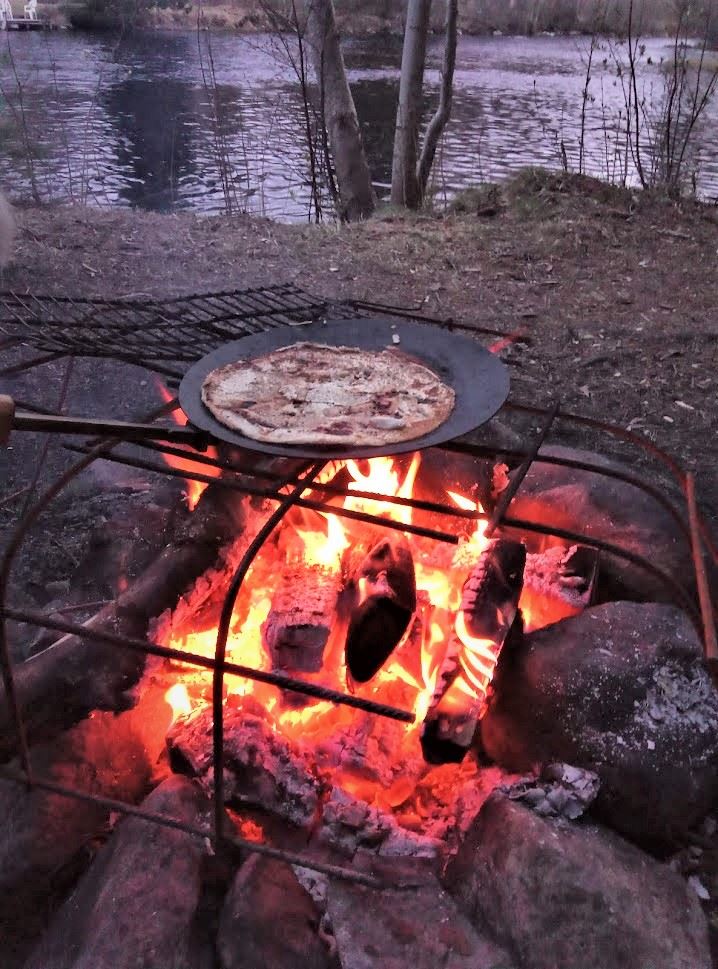 Paddla SUP och gör kolbulle i Hälsinglands härliga vatten och natur.