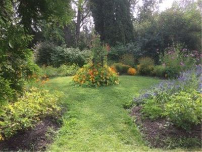 En blommande trädgård.