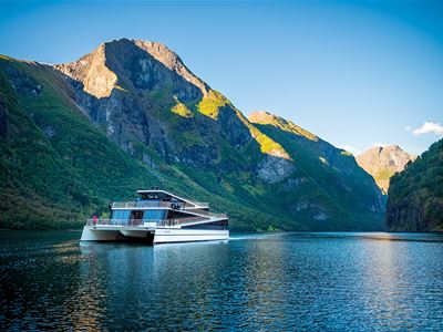 Exclusive mountain and fjord holidays in Flåm