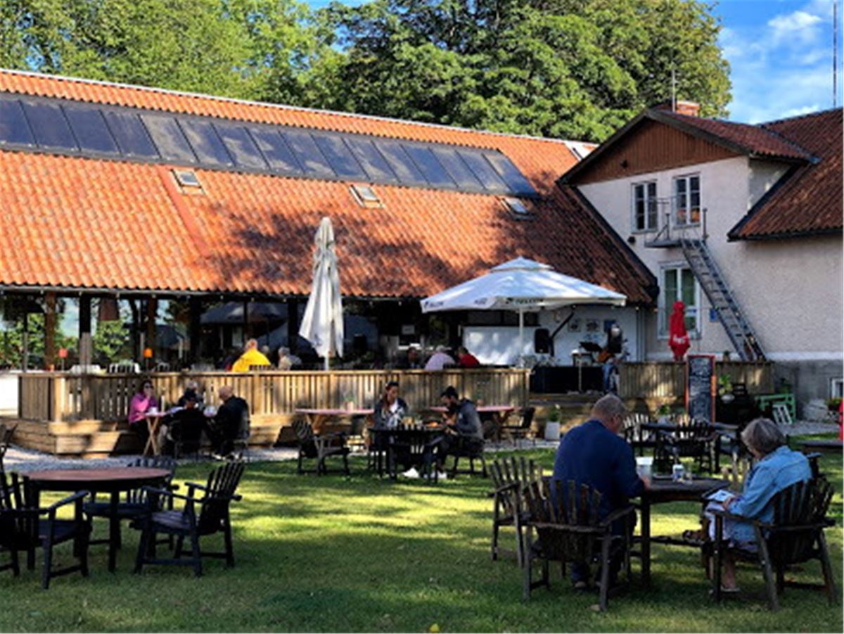 Svit med två rum och vardagsrum Huvudbyggnad image 1