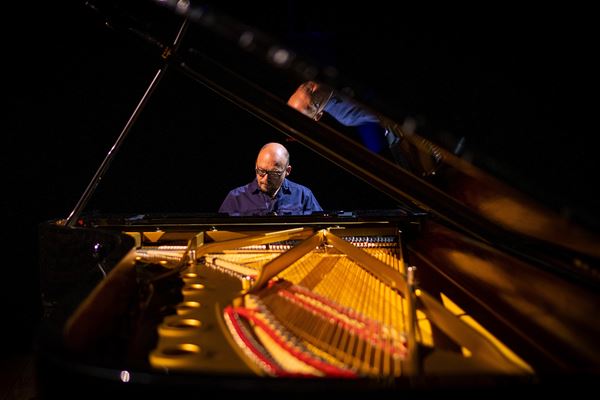 Bugge Wesseltoft: It's snowing on my piano