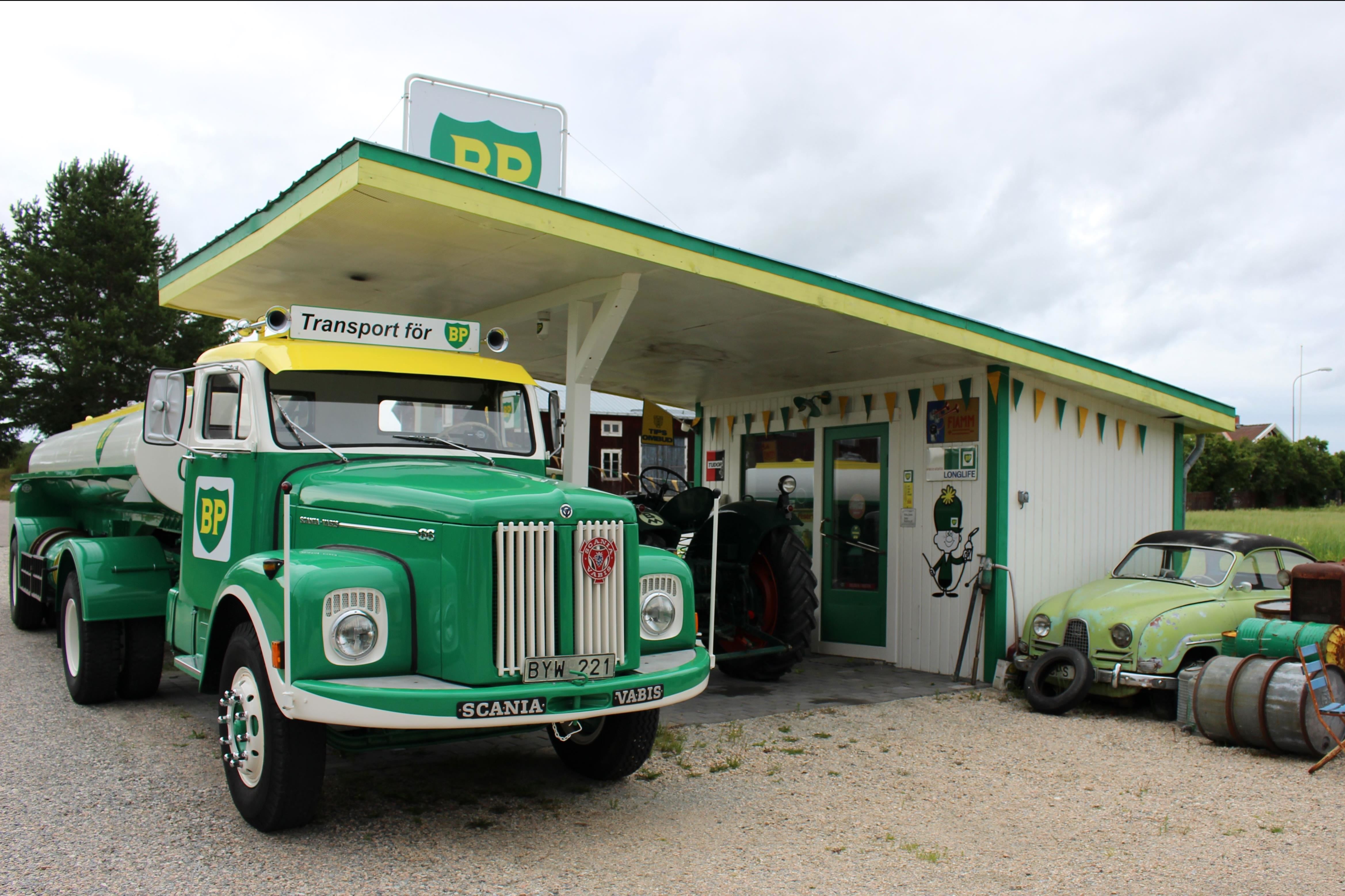 BP "Nostalgi-bensinmacken" - Gällsta