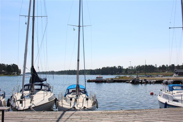  &copy; Upplev Nordanstig, Båtar nära Mellanfjärdens camping 