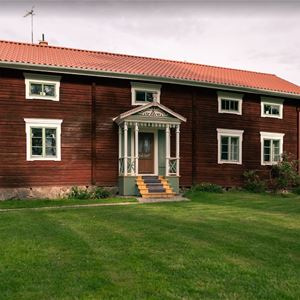  Bo på Hälsingegård Hisved i Långhed, Hälsingland