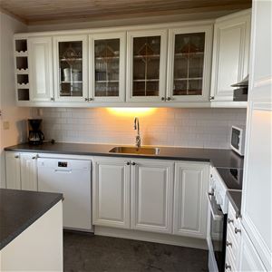 A fully equipped kitchen.