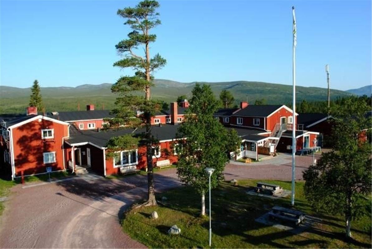 Exterior of the mountain station in Grövelsjön.