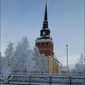 Mora kyrka i vintertid.