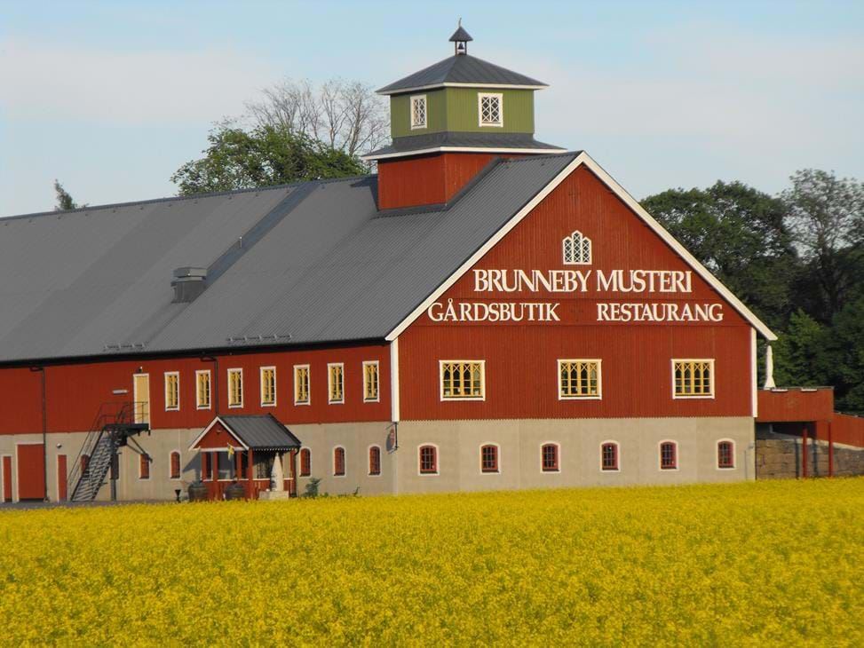 Brunneby Musteri, restaurang och gårdsbutik nära Göta kanal