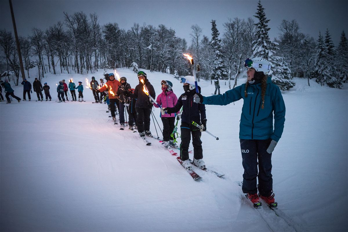 Fakkeltog i alpinbakken  image 1