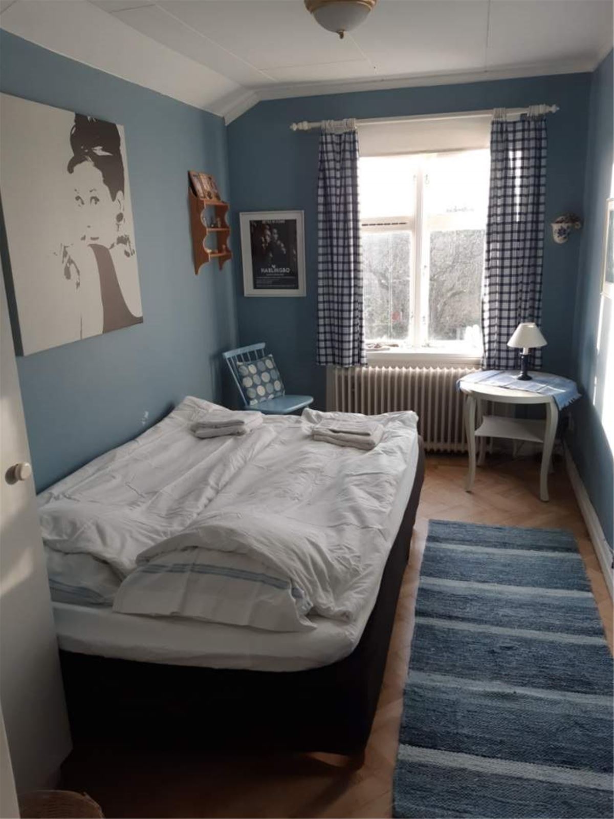 2 bedded room - pets allowed image 1