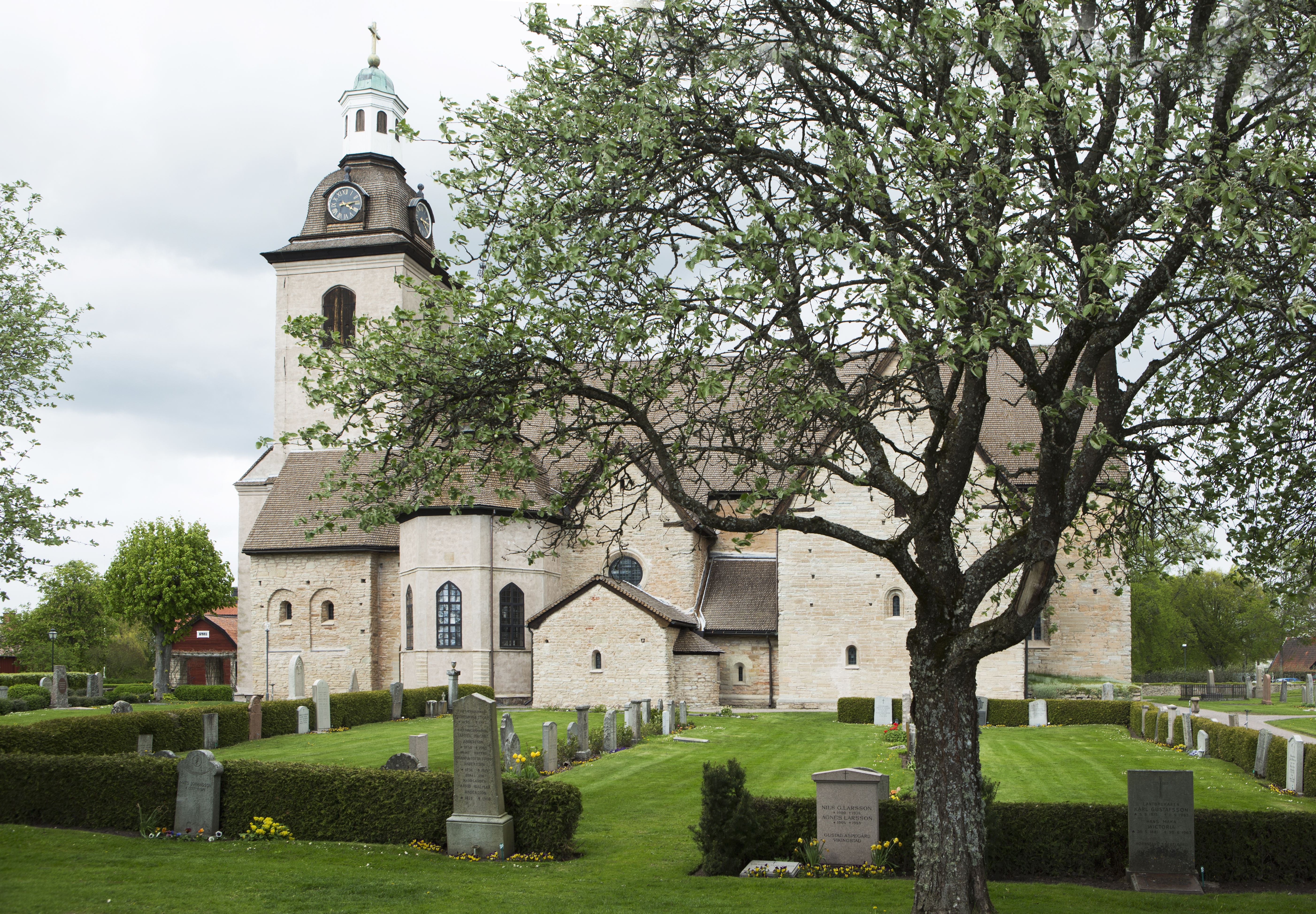Vreta kloster kyrkby och klosterruin
