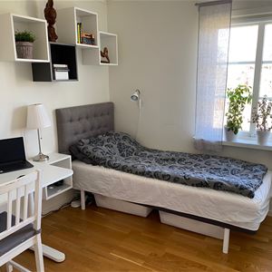 Bedroom with single bed and desk. 