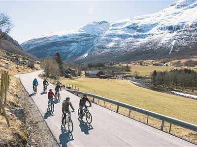Experience Kongevegen: Bicycling, Borgund Stave Church and hiking - Aurland