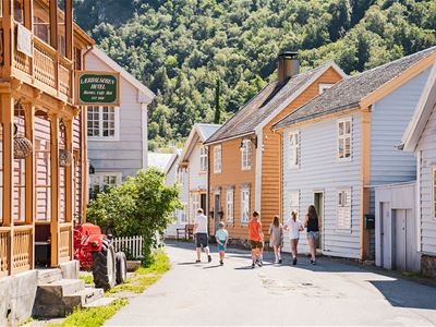 Historic guided walk in Old Town Lærdal - From Flåm Morning