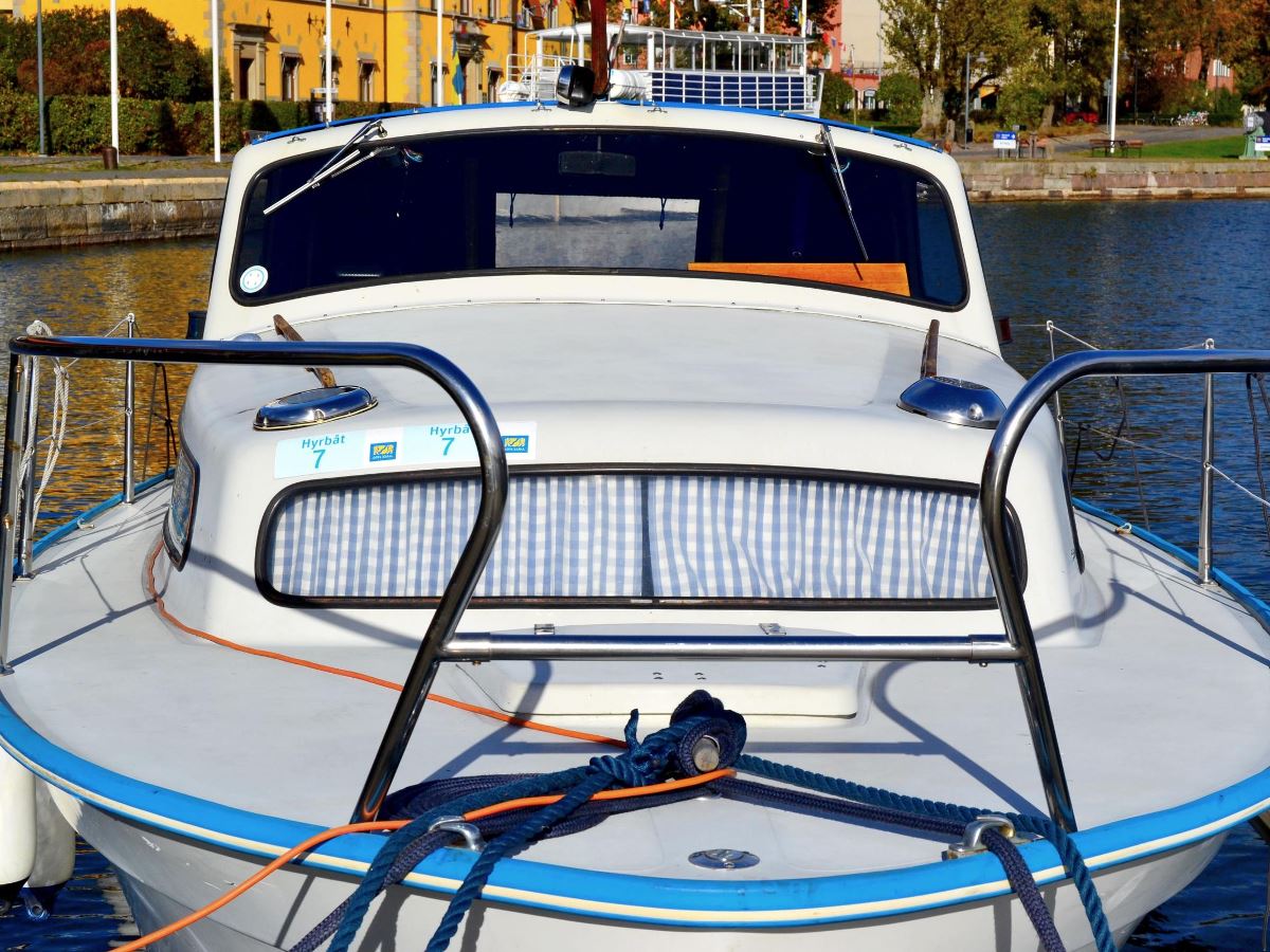 Albin 25