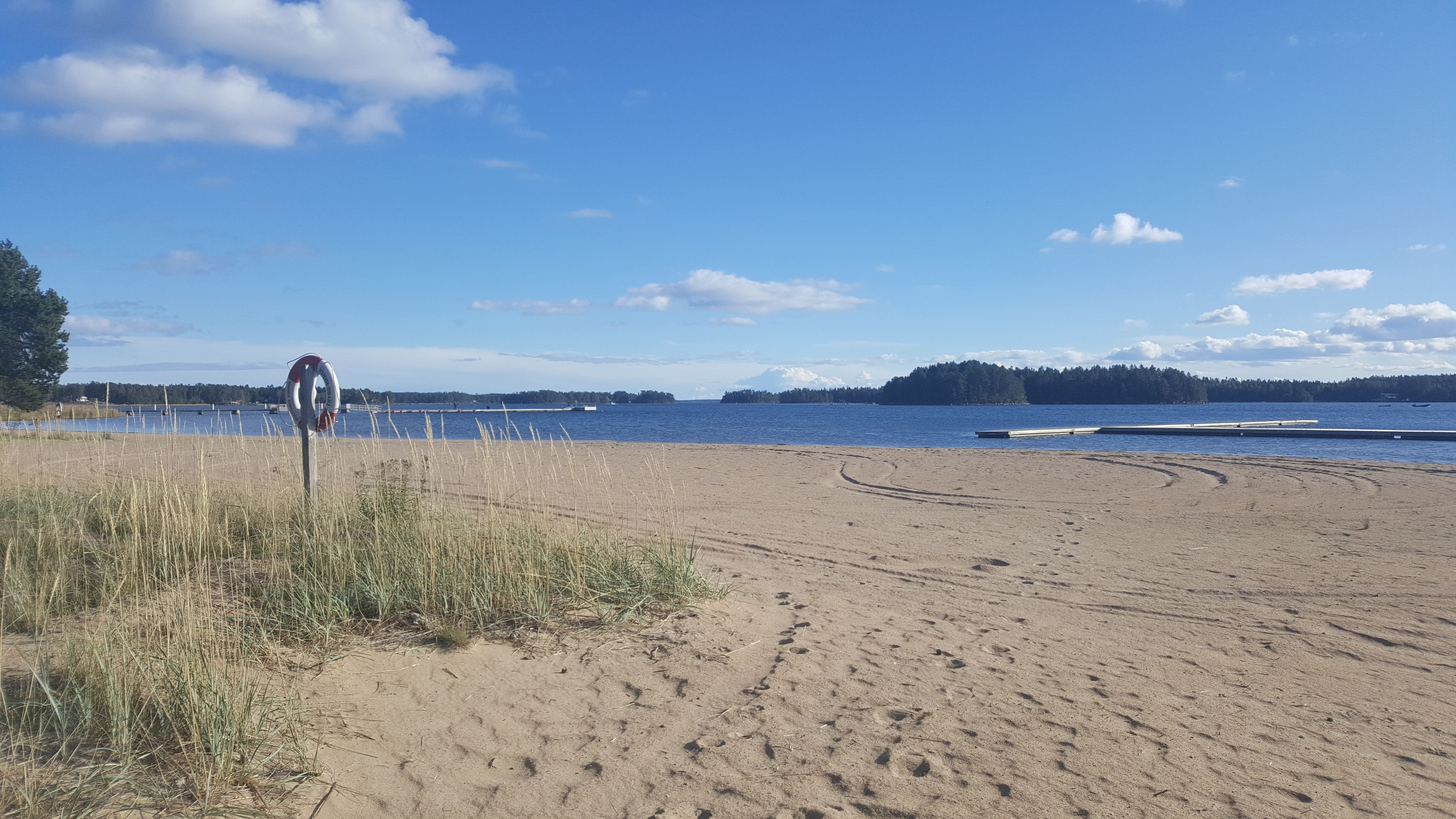 Charmig stuga nära Stenö Camping