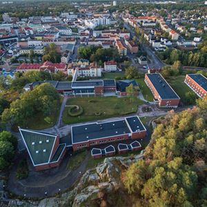 Oskarshamn Folkhögskola - Soft beds and hard surface