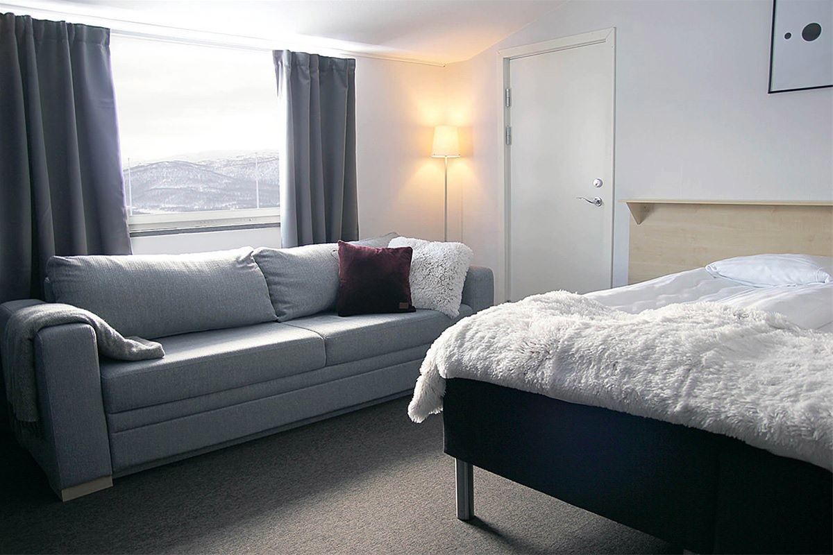 Dubbelrum med bäddsoffa Standard image 1