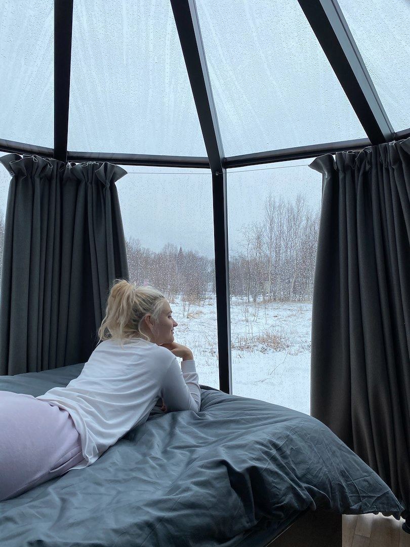 Overnight experience in glass igloo, Book